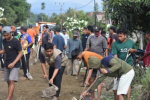Jelang HUT Bhayangkara ke-79: Polsek, LDII Lamasi, dan Masyarakat Kompak Gelar Kerja Bakti Religi