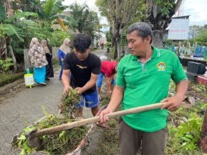 Semangat Pancasila Hidup di Bone: LDII dan Warga Macege Gotong Royong Bersihkan Lingkungan
