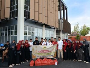 Aksi Sosial Ramadan: Generasi Muda LDII Bulukumba Bagikan Takjil dan Pererat Silaturahim Warga