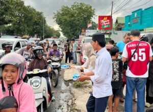 LDII Pangkajene dan FORSGI Pangkep Berbagi Takjil, Pengguna Jalan Terbantu