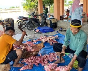 Perkuat Kesalehan Sosial, LDII Takalar Bagikan Daging Kurban Langsung ke Rumah Warga