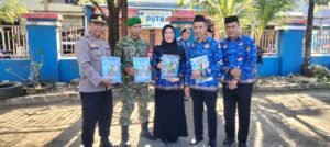 Usai Upacara Hari Kesadaran Nasional, LDII Pangkep Bagikan Majalah Nuansa kepada Forkopimcam Pangkajene