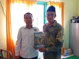 Perkuat Sinergi dengan KUA, LDII Malili Serahkan Majalah Nuansa Persada
